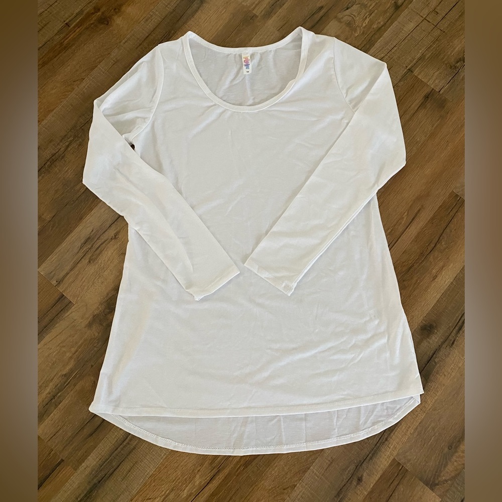 LuLaRoe Lynnae Long Sleeve Top. Size medium.